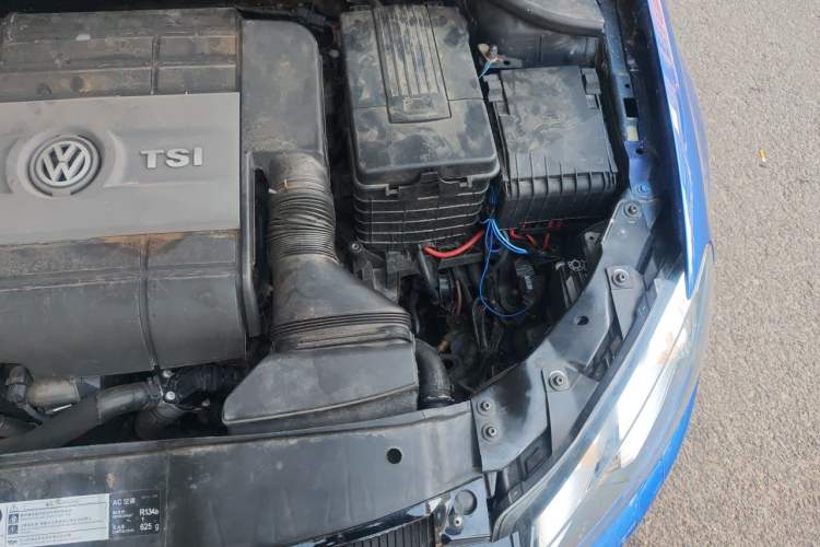 Used Volkswagen Golf 2011 2.0 TSI R Engine Bay Left