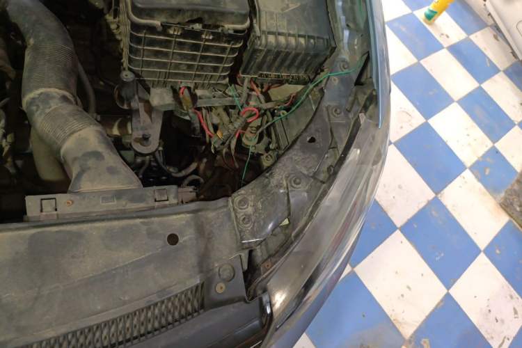 Used Volkswagen Golf 2011 1.6L Automatic Comfort Model Engine Bay Left