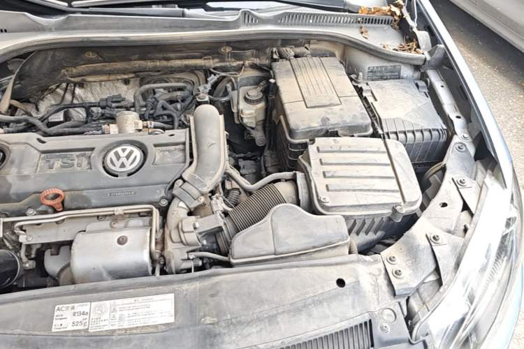 Used Volkswagen Golf 2011 1.4 TSI Automatic Luxury Edition Engine Bay Left