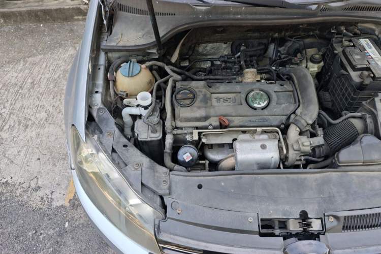 Used Volkswagen Golf 2011 1.4 TSI Automatic Luxury Edition Engine Bay Right