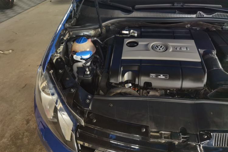 Used Volkswagen Golf 2011 2.0 TSI R Engine Bay Right