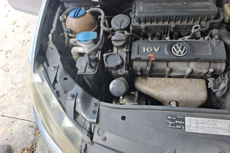 Used Volkswagen Golf 2011 1.6L Automatic Fashion Edition Engine Bay Right
