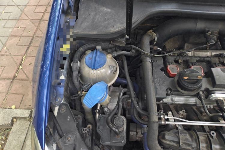 Used Volkswagen Golf 2011 2.0 TSI R Engine Bay Right