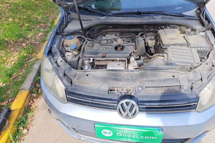 Used Volkswagen Golf 2011 1.4 TSI Automatic Luxury Edition Engine Bay Right