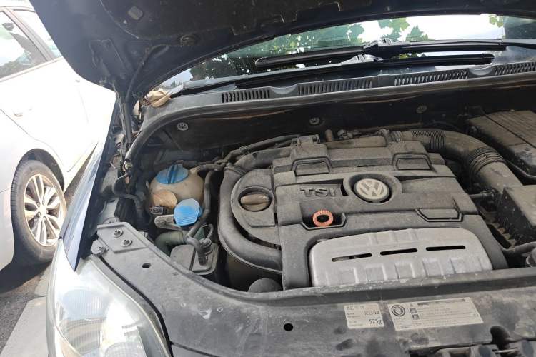 Used Volkswagen Golf 2011 1.4TSI Cross Golf Engine Bay Right