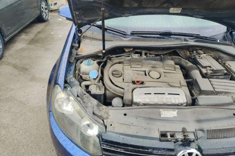 Used Volkswagen Golf 2011 1.4 TSI Comfort Travel Edition Engine Bay Right