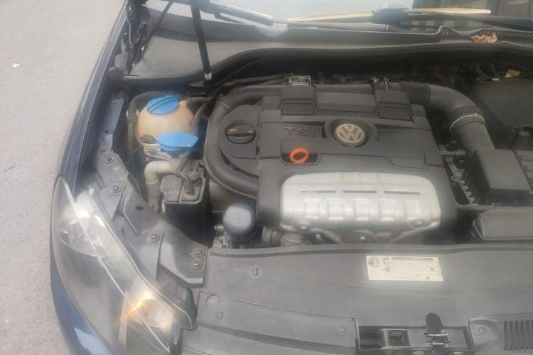 Used Volkswagen Golf 2011 1.4 TSI Comfort Travel Edition Engine Bay Right