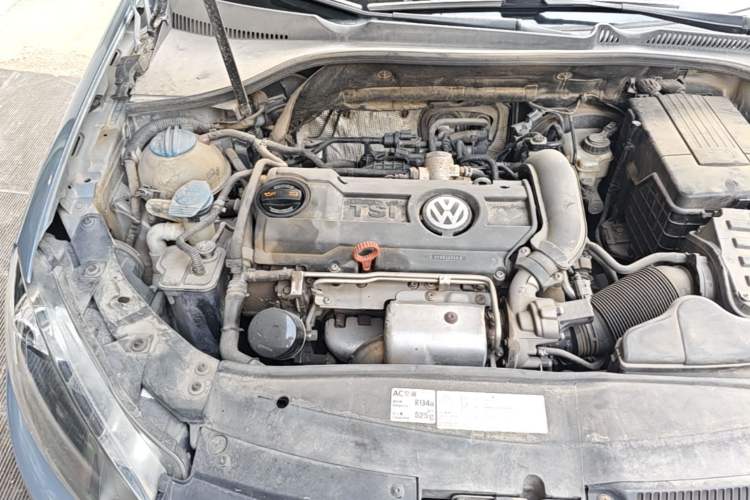 Used Volkswagen Golf 2011 1.4 TSI Automatic Luxury Edition Engine Bay Right