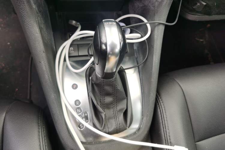 Used Volkswagen Golf 2011 1.4 TSI Automatic Comfort Model Gear Lever