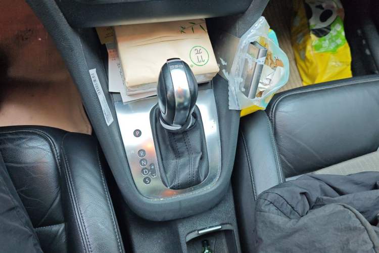 Used Volkswagen Golf 2011 1.4 TSI Automatic Luxury Edition Gear Lever