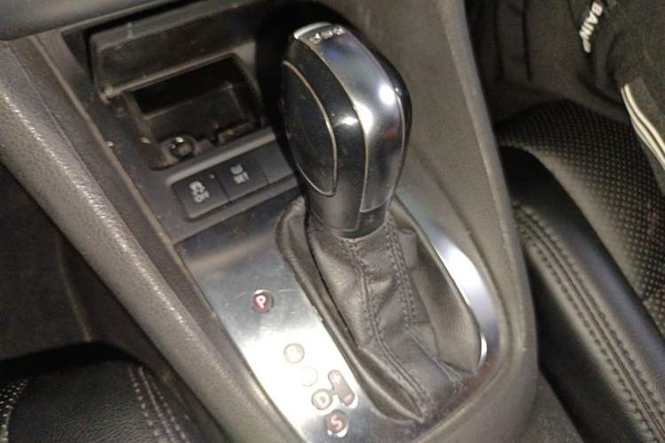 Used Volkswagen Golf 2011 1.6L Automatic Comfort Model Gear Lever