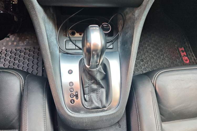 Used Volkswagen Golf 2011 1.4 TSI Automatic Luxury Edition Gear Lever