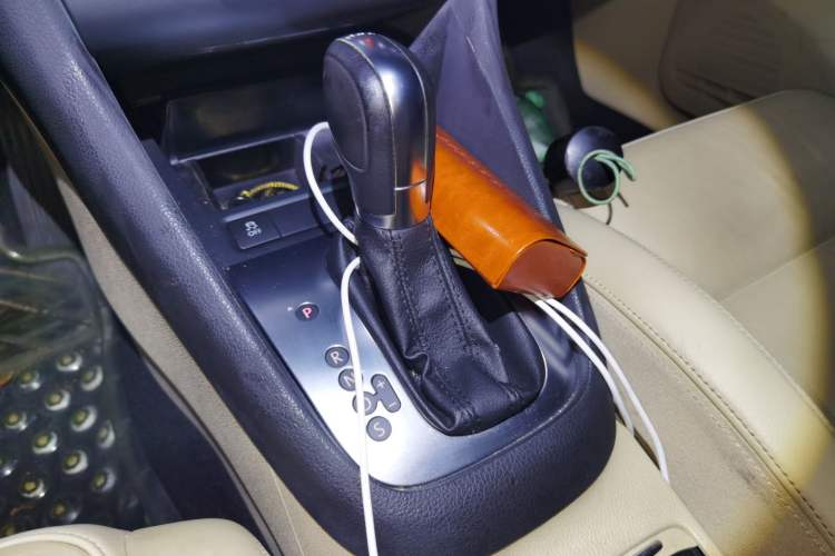 Used Volkswagen Golf 2011 1.4 TSI Automatic Luxury Edition Gear Lever