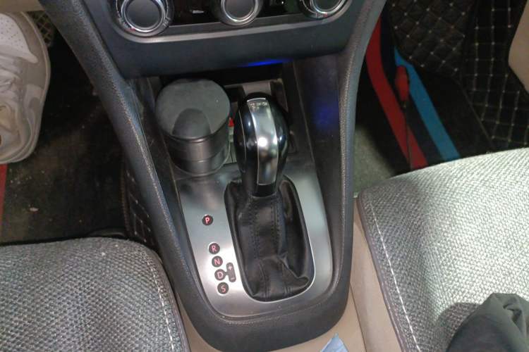 Used Volkswagen Golf 2011 1.6L Automatic Comfort Model Gear Lever