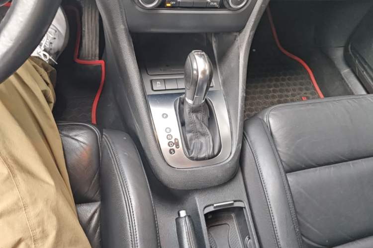 Used Volkswagen Golf 2011 1.4 TSI Automatic Luxury Edition Gear Lever