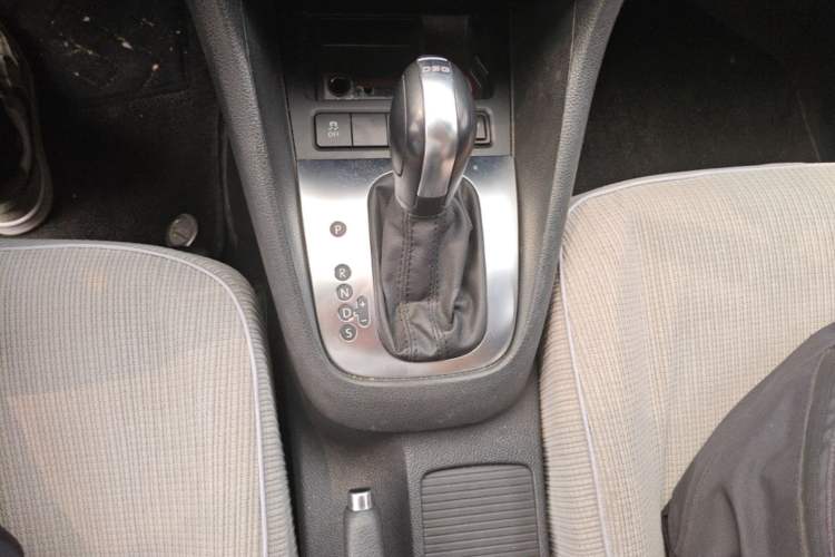 Used Volkswagen Golf 2011 1.4 TSI Automatic Comfort Model Gear Lever