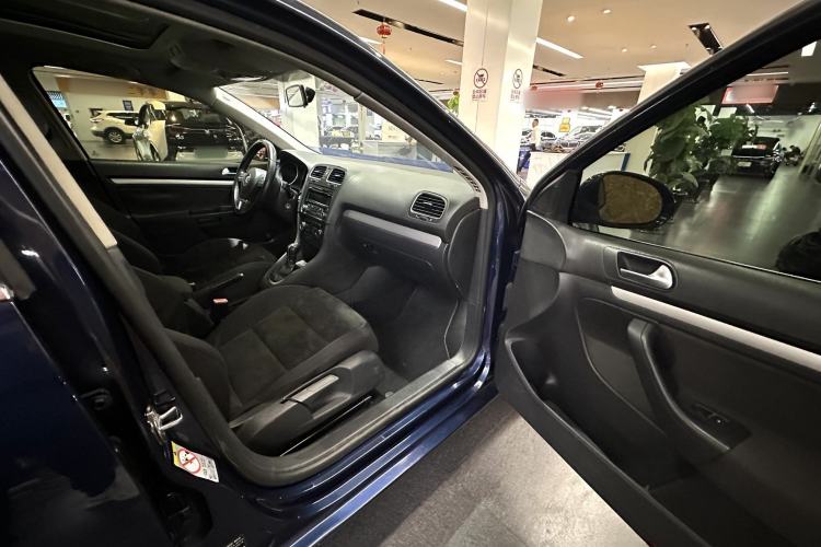 Used Volkswagen Golf 2011 1.4 TSI Comfort Travel Edition Interior 11
