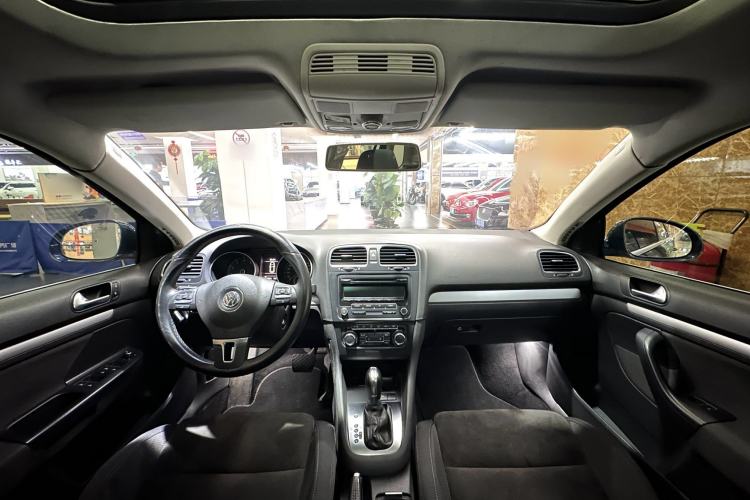 Used Volkswagen Golf 2011 1.4 TSI Comfort Travel Edition Interior 4