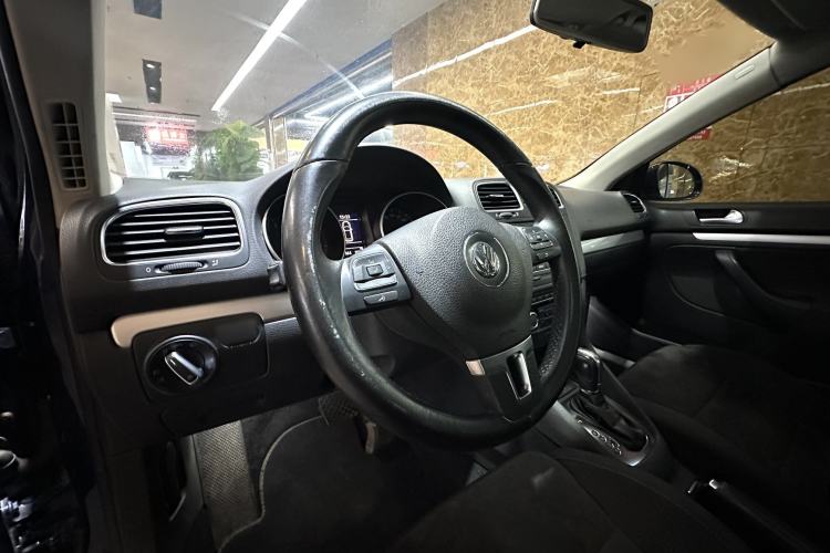 Used Volkswagen Golf 2011 1.4 TSI Comfort Travel Edition Interior 6