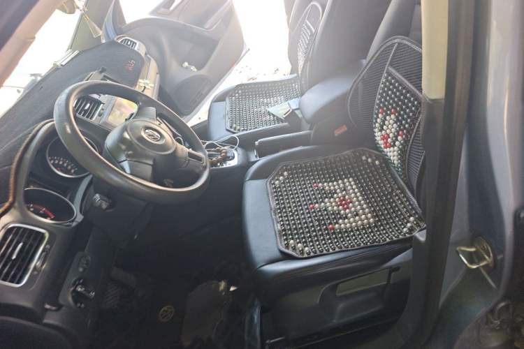 Used Volkswagen Golf 2011 1.6L Automatic Fashion Edition Left Front Seat