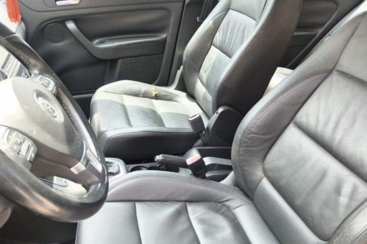 Used Volkswagen Golf 2011 1.4TSI Cross Golf Left Front Seat
