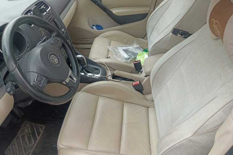 Used Volkswagen Golf 2011 1.4 TSI Automatic Luxury Edition Left Front Seat