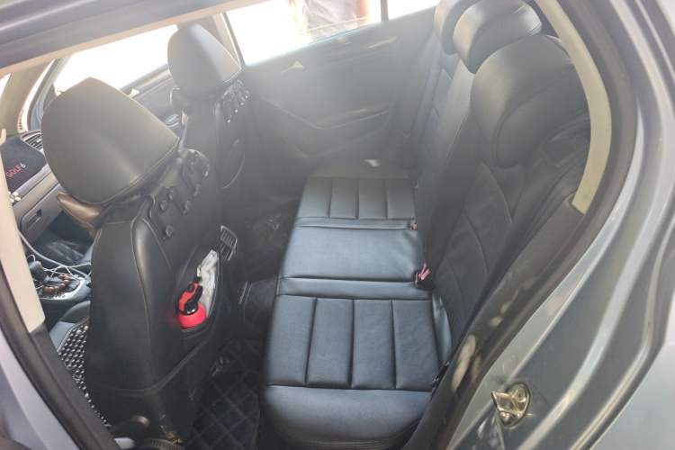 Used Volkswagen Golf 2011 1.6L Automatic Fashion Edition Left Rear Seat
