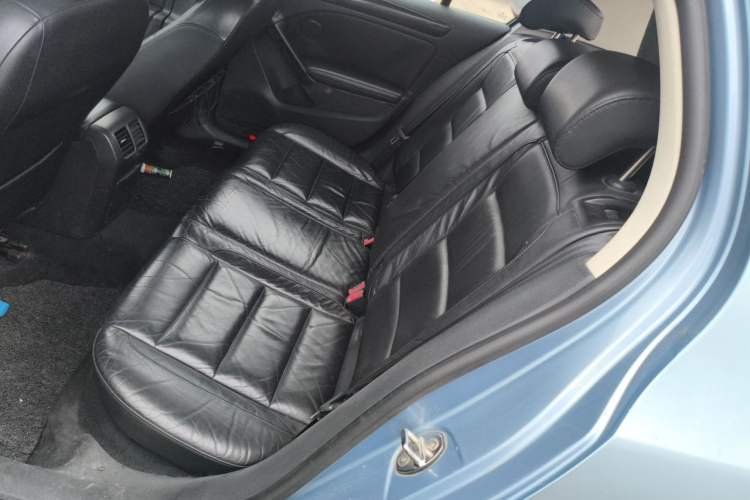 Used Volkswagen Golf 2011 1.4 TSI Automatic Comfort Model Left Rear Seat