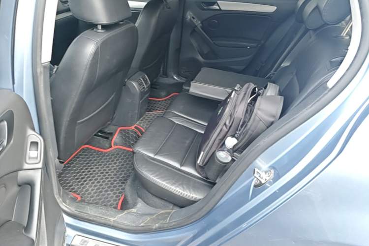 Used Volkswagen Golf 2011 1.4 TSI Automatic Luxury Edition Left Rear Seat