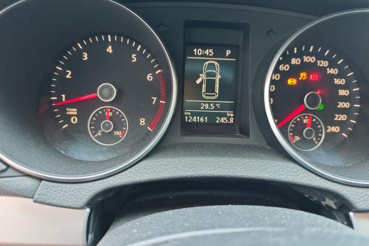 Used Volkswagen Golf 2011 1.4 TSI Automatic Luxury Edition Odometer Close Up
