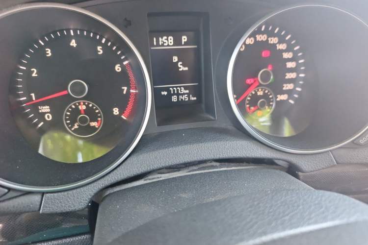 Used Volkswagen Golf 2011 1.6L Automatic Fashion Edition Odometer Close Up