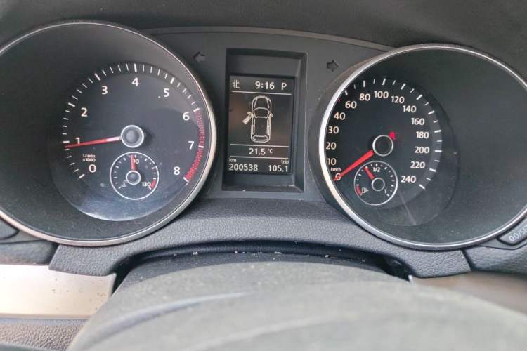 Used Volkswagen Golf 2011 1.4 TSI Automatic Luxury Edition Odometer Close Up