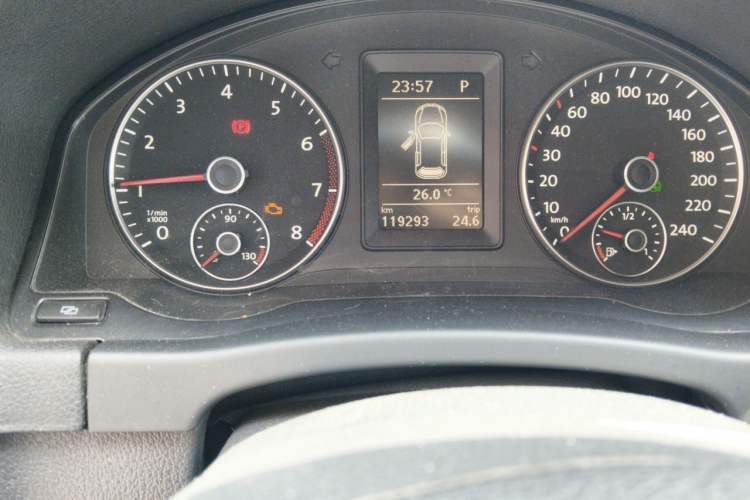 Used Volkswagen Golf 2011 1.4TSI Cross Golf Odometer Close Up