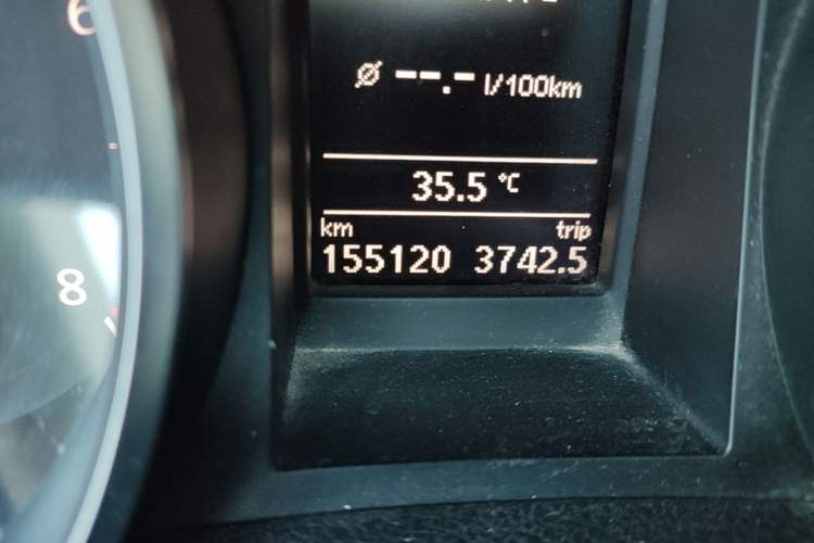 Used Volkswagen Golf 2011 1.4 TSI Automatic Luxury Edition Odometer Close Up