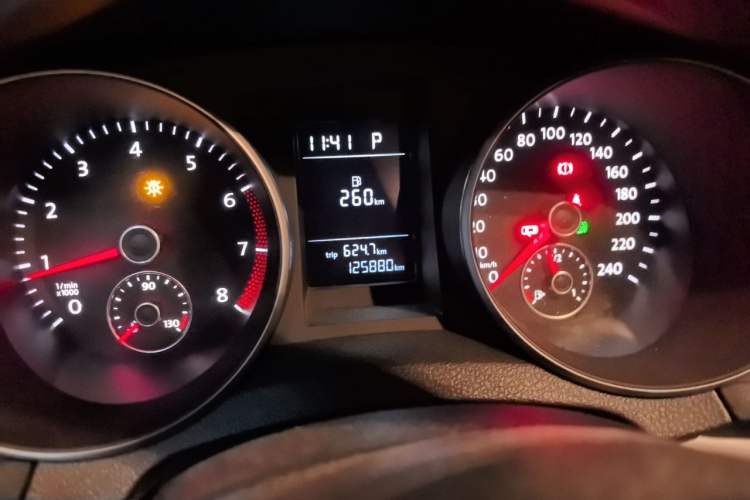 Used Volkswagen Golf 2011 1.6L Automatic Fashion Edition Odometer Close Up