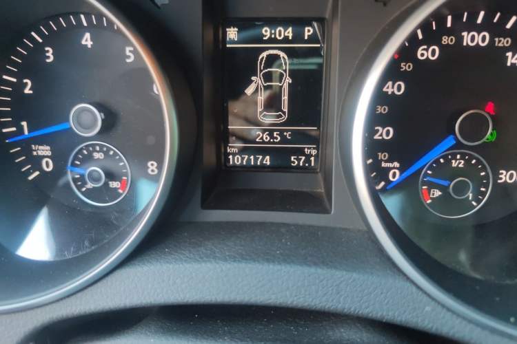 Used Volkswagen Golf 2011 2.0 TSI R Odometer Close Up