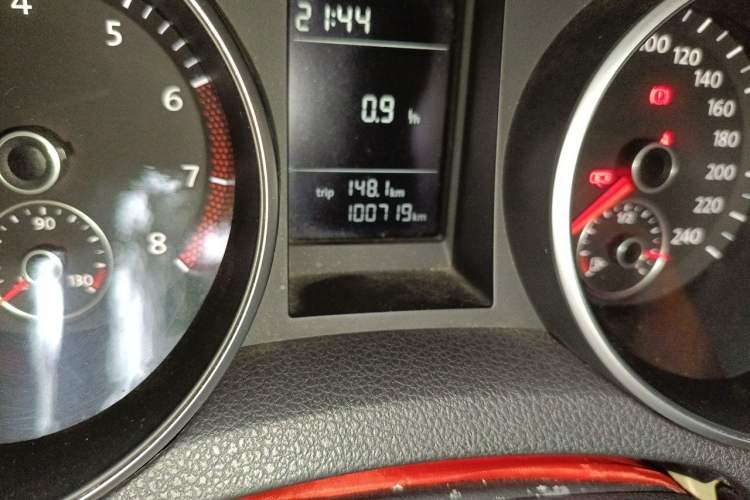Used Volkswagen Golf 2011 1.4 TSI Manual Comfort Edition Odometer Close Up