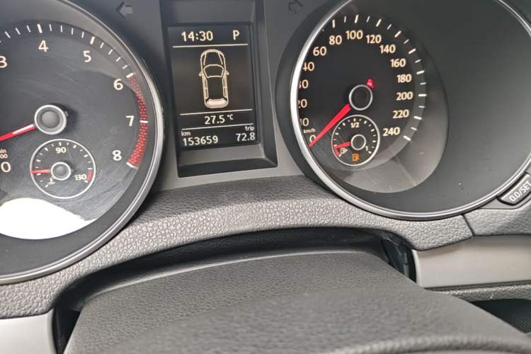 Used Volkswagen Golf 2011 1.4 TSI Automatic Luxury Edition Odometer Close Up