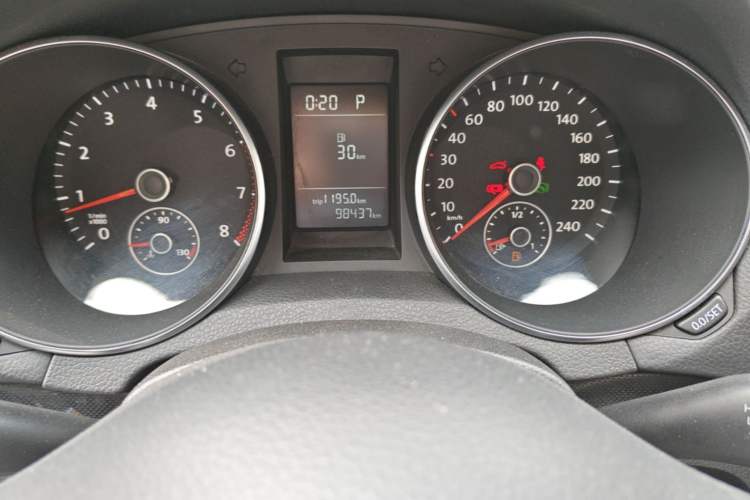 Used Volkswagen Golf 2011 1.4 TSI Automatic Comfort Model Odometer Close Up