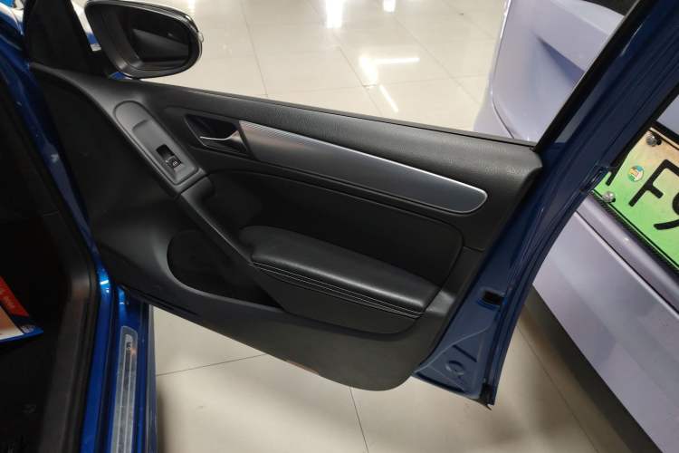Used Volkswagen Golf 2011 2.0 TSI R Right Front Door Interior
