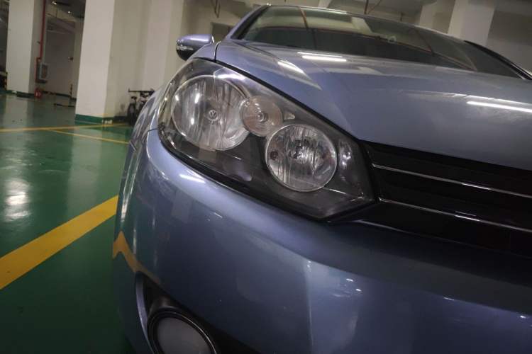 Used Volkswagen Golf 2011 1.6L Automatic Comfort Model Right Front Headlight