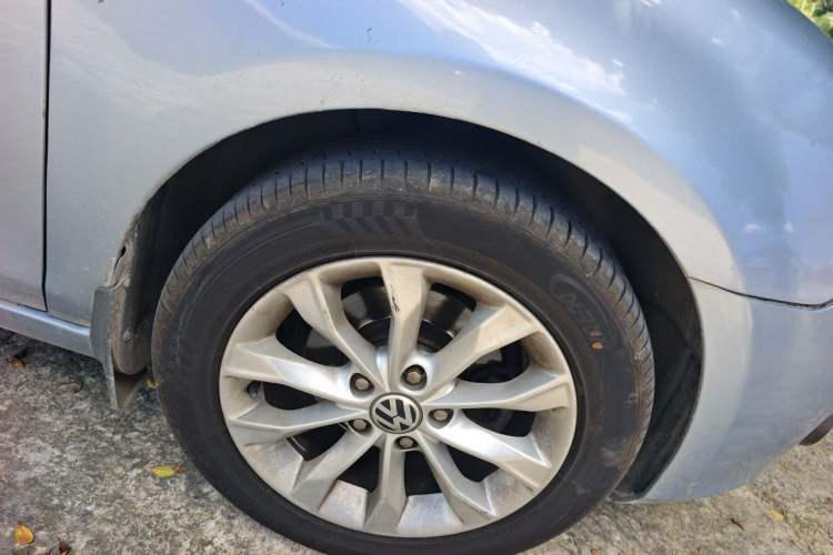 Used Volkswagen Golf 2011 1.6L Automatic Fashion Edition Right Front Wheel Hub