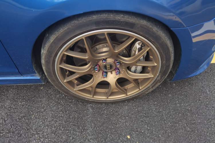 Used Volkswagen Golf 2011 2.0 TSI R Right Front Wheel Hub