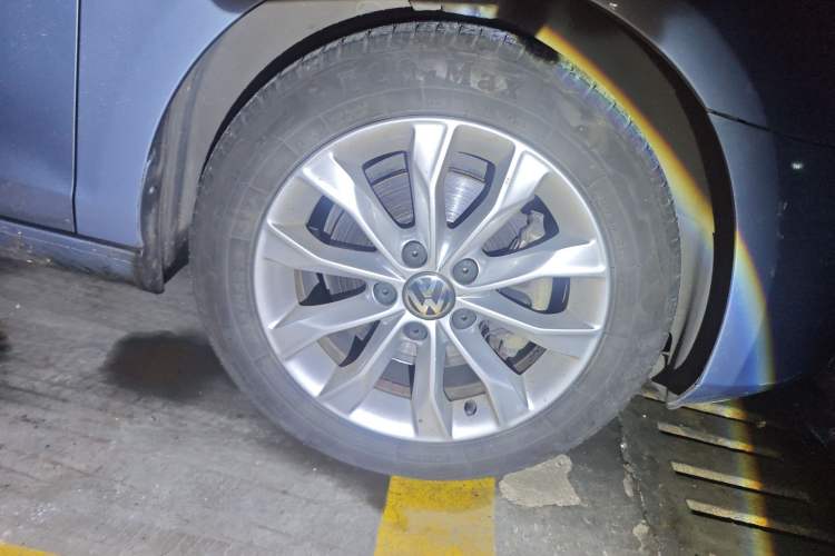 Used Volkswagen Golf 2011 1.4 TSI Automatic Comfort Model Right Front Wheel Hub
