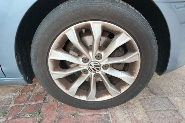 Used Volkswagen Golf 2011 1.6L Automatic Comfort Model Right Front Wheel Hub