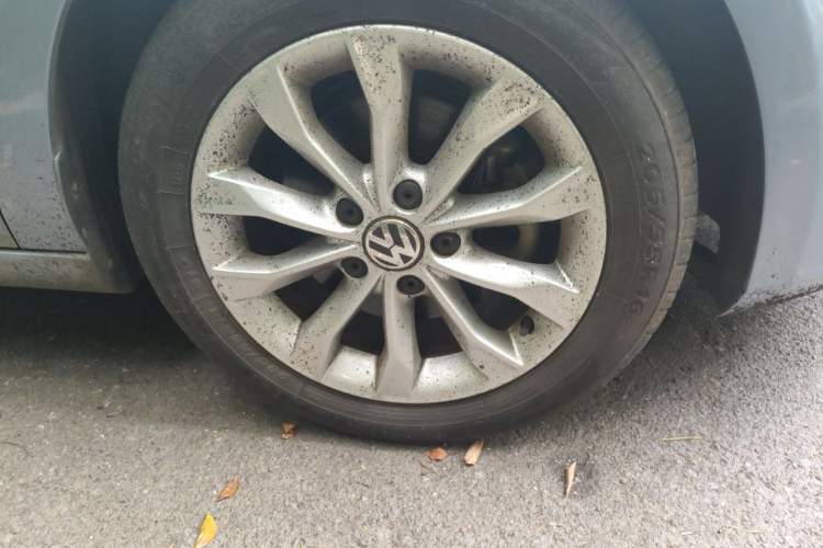 Used Volkswagen Golf 2011 1.4 TSI Automatic Comfort Model Right Front Wheel Hub
