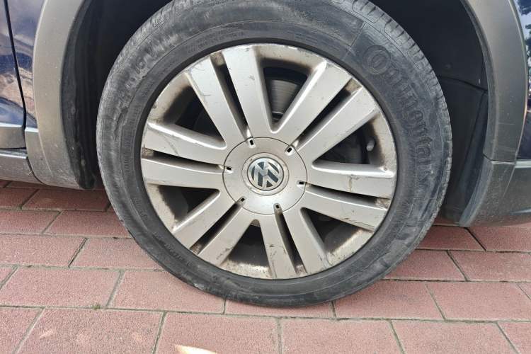 Used Volkswagen Golf 2011 1.4TSI Cross Golf Right Front Wheel Hub