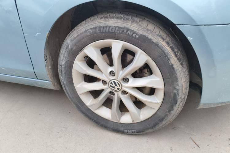 Used Volkswagen Golf 2011 1.4 TSI Automatic Comfort Model Right Front Wheel Hub