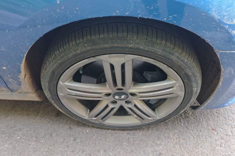 Used Volkswagen Golf 2011 2.0 TSI R Right Front Wheel Hub