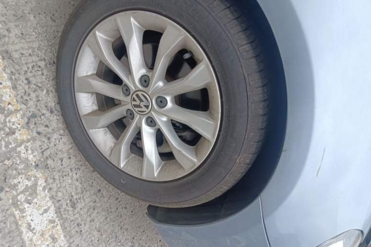 Used Volkswagen Golf 2011 1.4 TSI Automatic Luxury Edition Right Front Wheel Hub